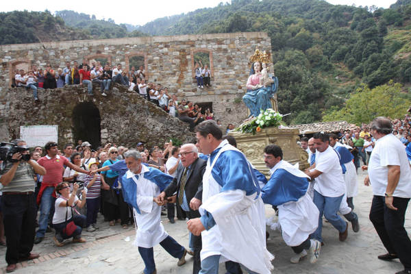 madonna di polsi corrono